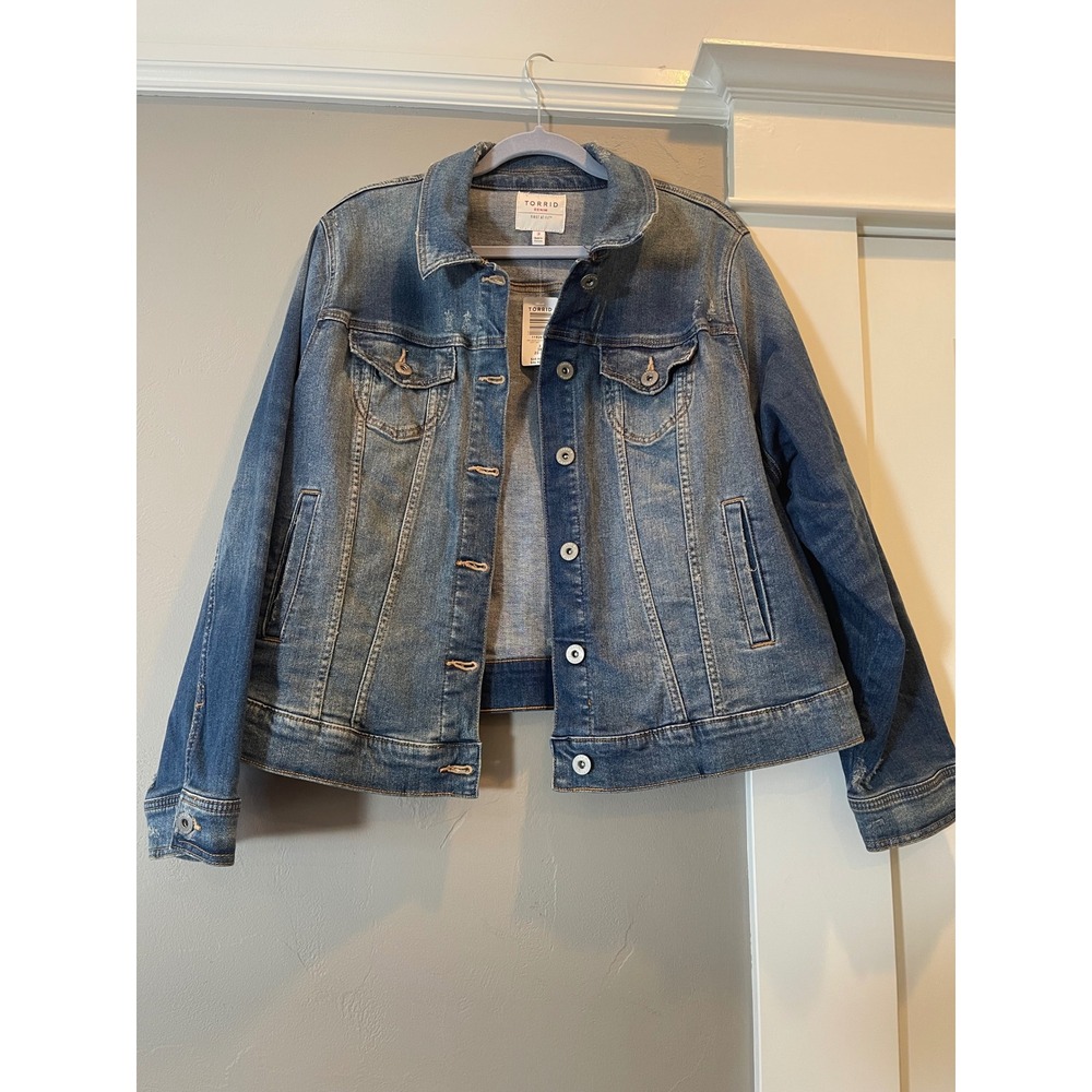 Torrid Denim First At Fit Distressed Trucker Jacket Medium Wash Women Size 3 NWT